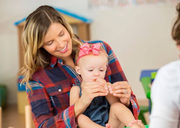 Le bébé signe à table