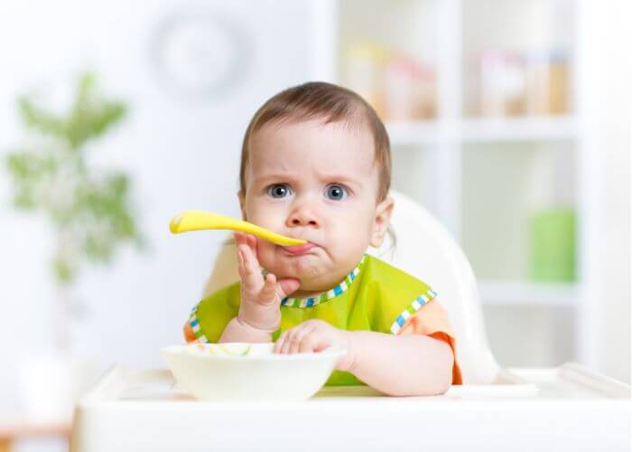 Le bébé signe à table