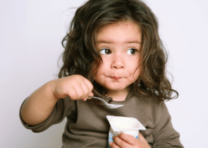 Servir le dessert pendant le repas : bonne ou mauvaise idée ?